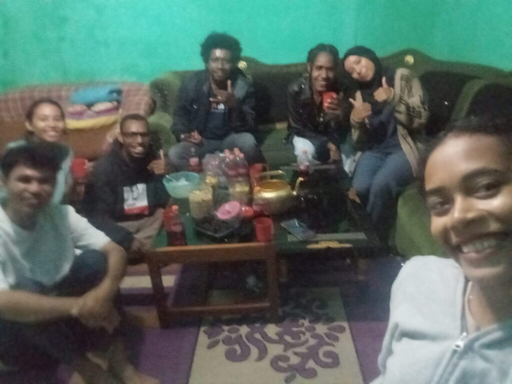 Bersatu dalam Buka Puasa: Relawan TIK Papua